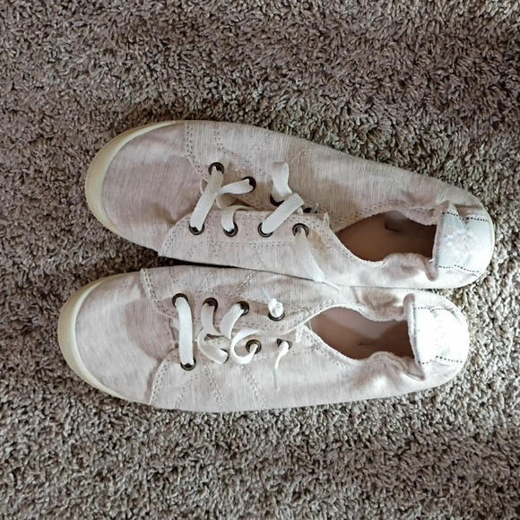 Casual Cream Sneakers - Picture 4 of 5